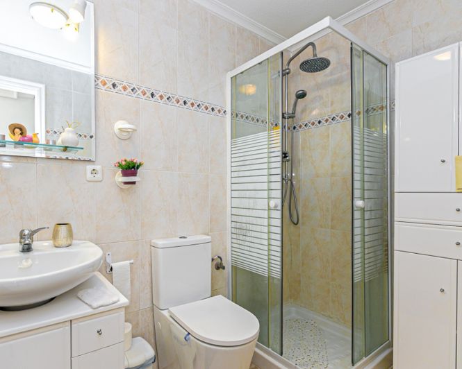 Image No.13-2 Bed Townhouse for sale