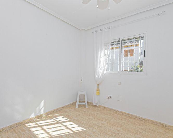 Image No.25-2 Bed Townhouse for sale