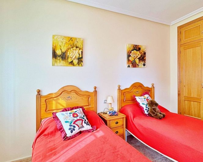 Image No.25-3 Bed Townhouse for sale