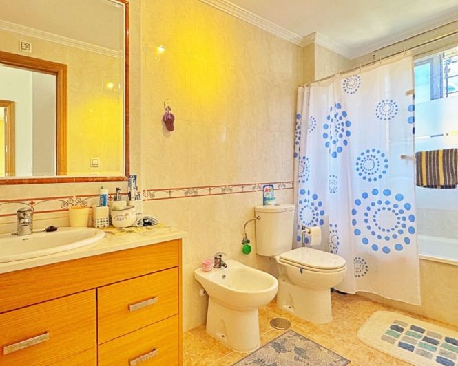 Image No.30-3 Bed Townhouse for sale