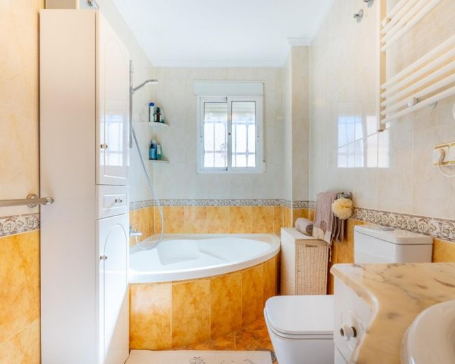 Image No.20-2 Bed Townhouse for sale