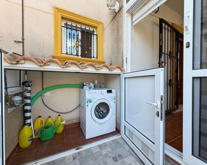 Image No.13-2 Bed Townhouse for sale