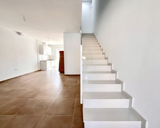 Image No.20-3 Bed Townhouse for sale