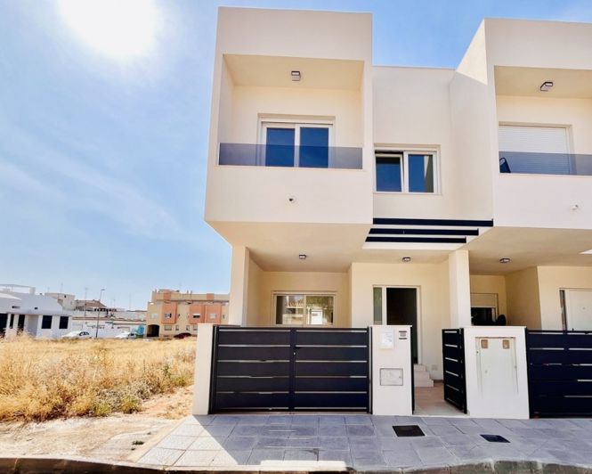 Image No.3-3 Bed Townhouse for sale