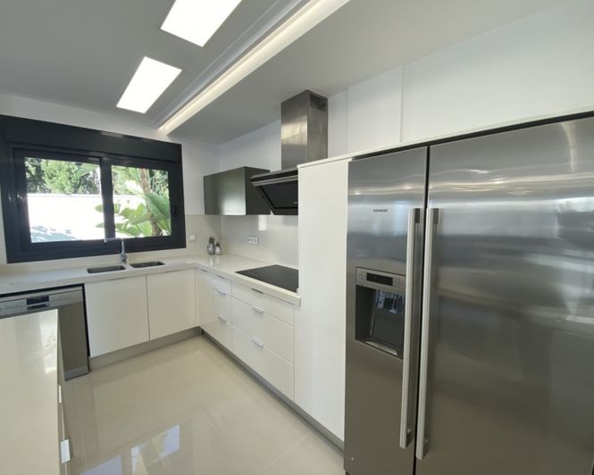 Image No.8-5 Bed Villa for sale