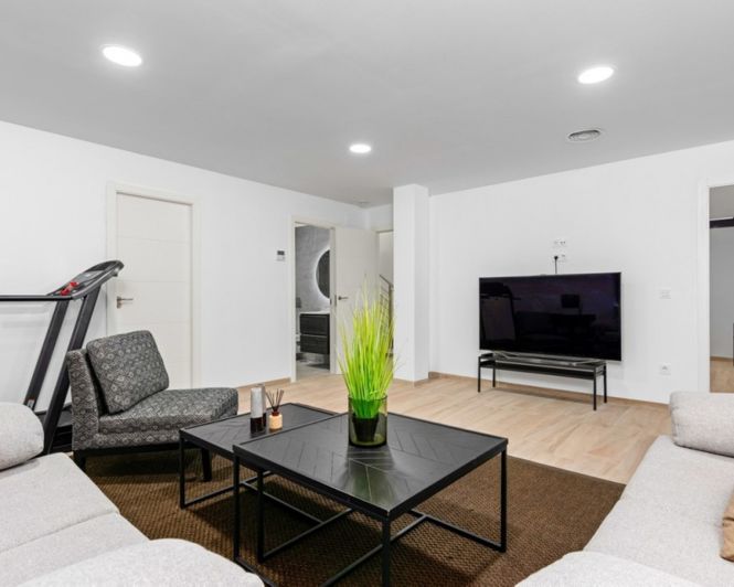 Image No.37-5 Bed Villa for sale