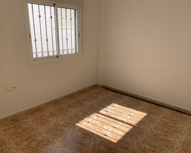 Image No.15-2 Bed Townhouse for sale