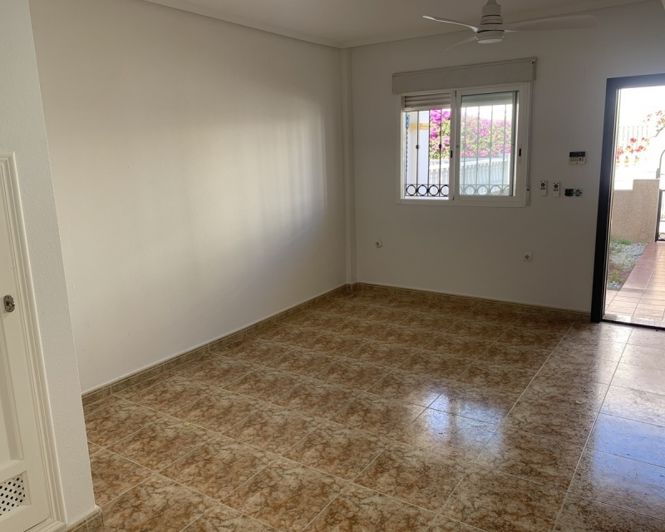 Image No.8-2 Bed Townhouse for sale