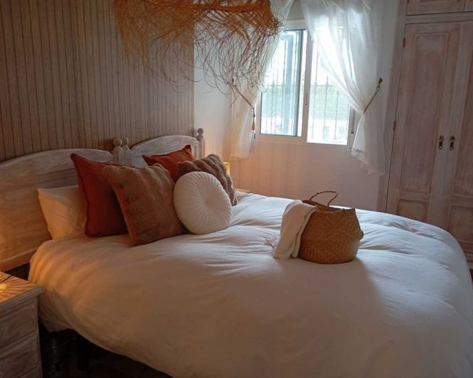 Image No.20-2 Bed Apartment for sale