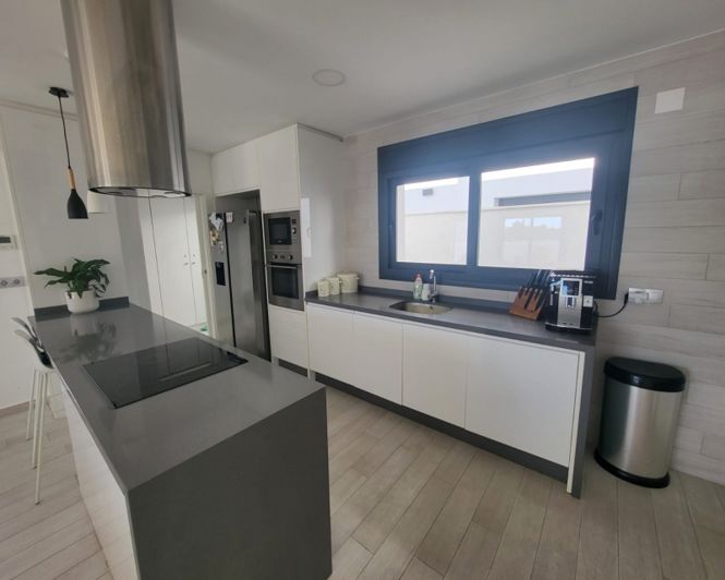 Image No.20-2 Bed Townhouse for sale