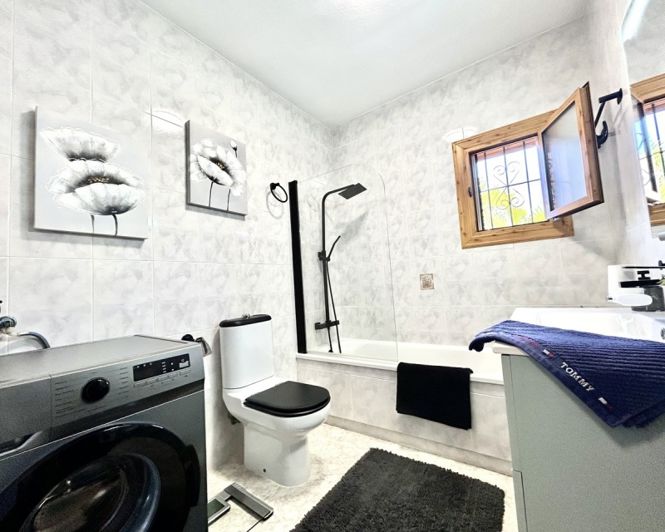 Image No.18-2 Bed Townhouse for sale