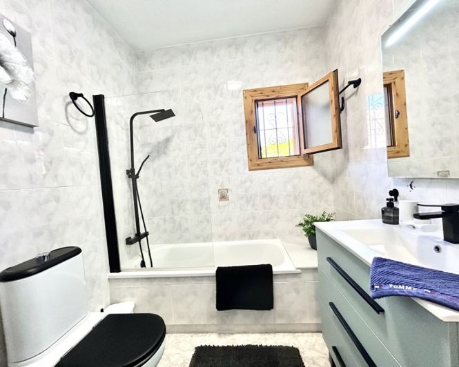 Image No.20-2 Bed Townhouse for sale