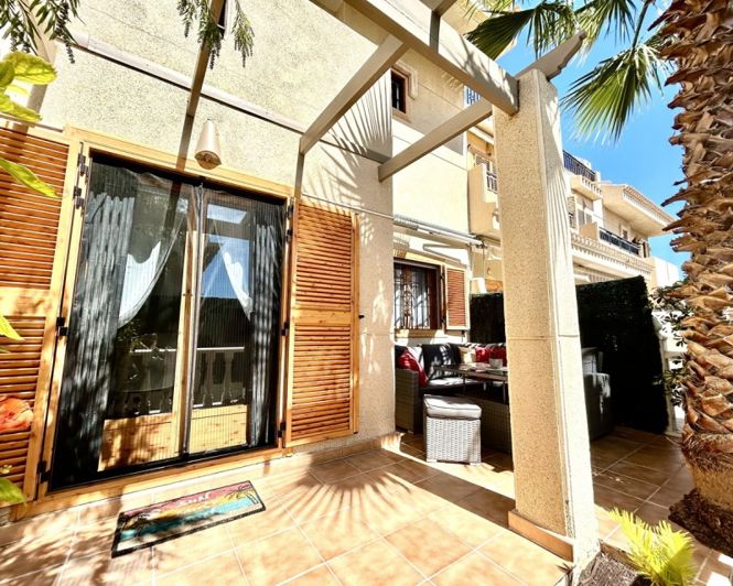 Image No.32-2 Bed Townhouse for sale