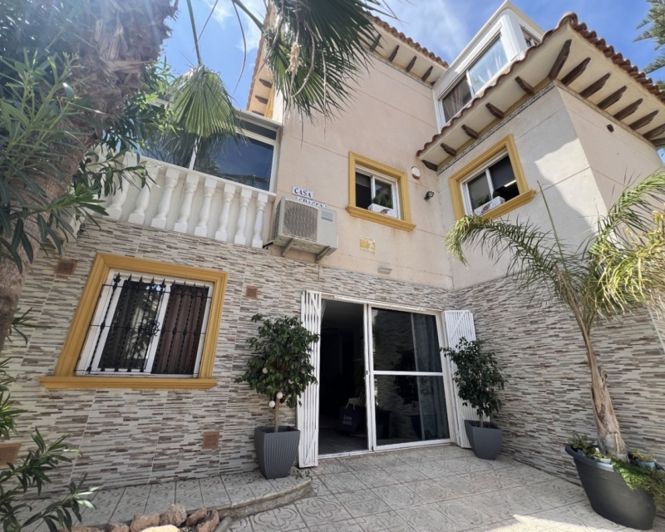 Image No.2-4 Bed Villa for sale