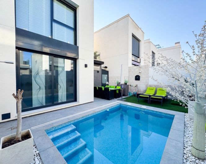 Image No.9-3 Bed Villa for sale