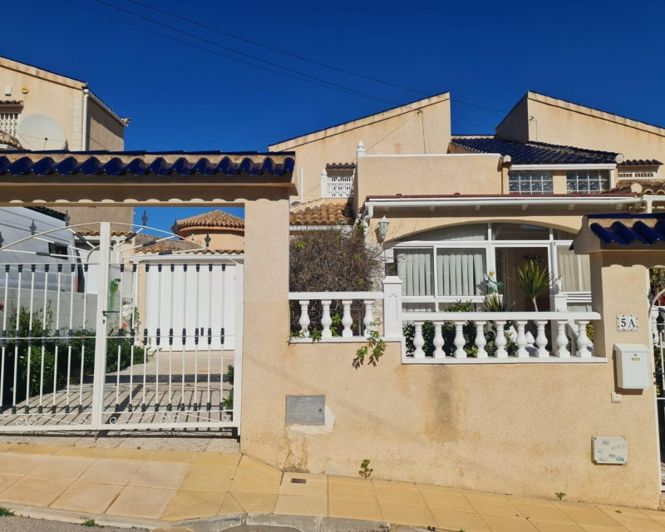 Image No.13-3 Bed Townhouse for sale