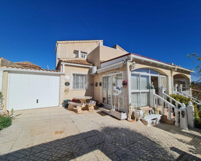 Image No.14-3 Bed Townhouse for sale