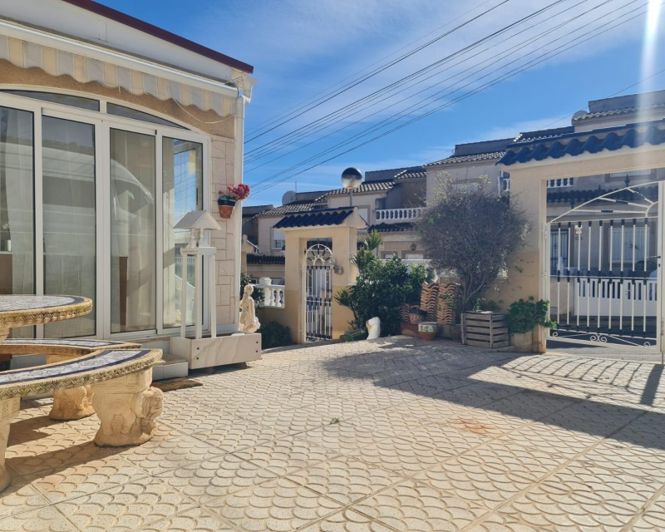 Image No.19-3 Bed Townhouse for sale