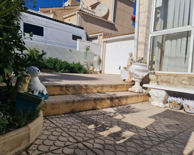 Image No.20-3 Bed Townhouse for sale