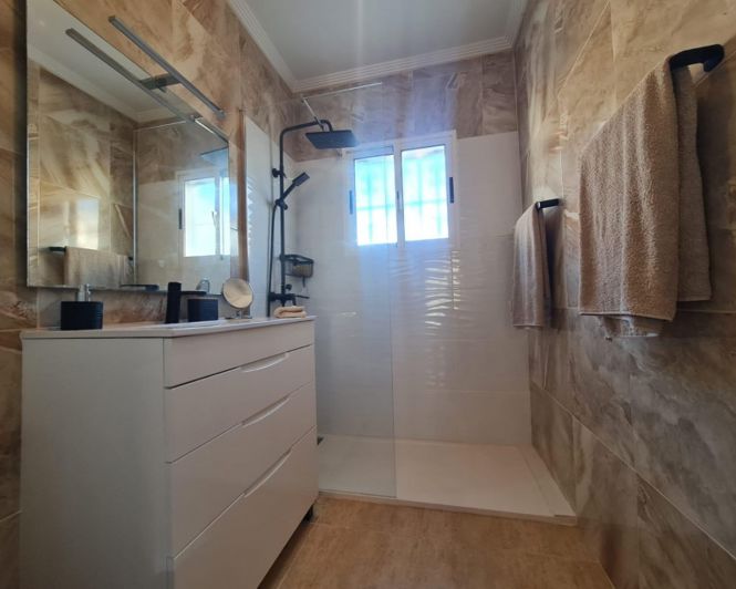 Image No.8-3 Bed Townhouse for sale