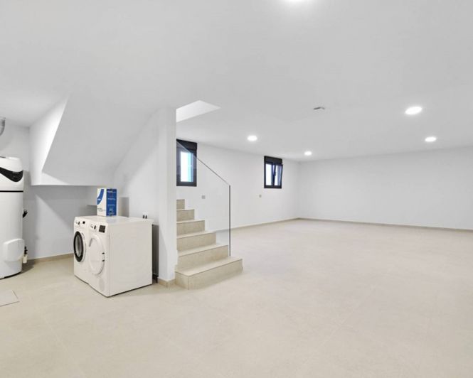 Image No.28-5 Bed Villa for sale