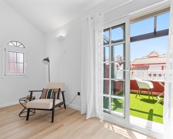 Image No.19-3 Bed Townhouse for sale