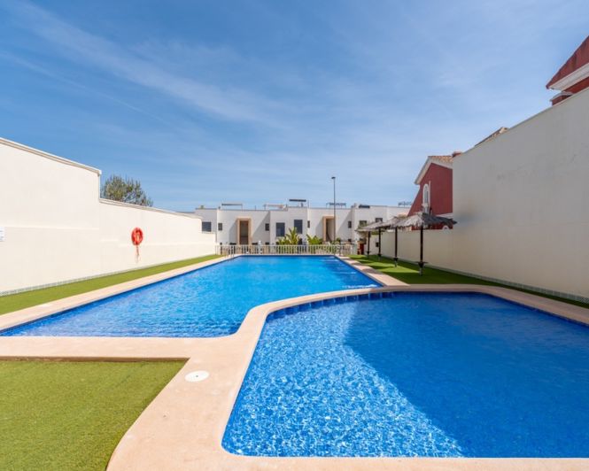 Image No.26-3 Bed Townhouse for sale