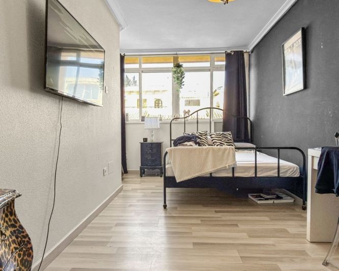 Image No.12-2 Bed Townhouse for sale