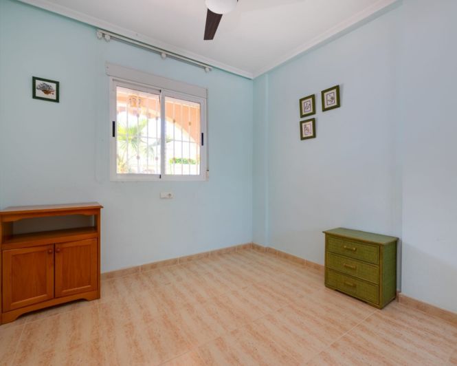 Image No.15-3 Bed Townhouse for sale