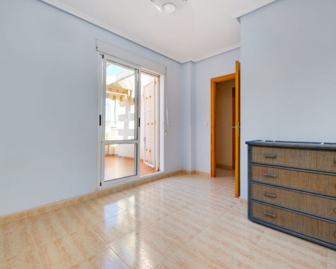 Image No.20-3 Bed Townhouse for sale