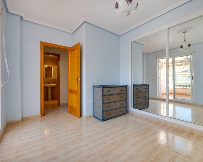 Image No.21-3 Bed Townhouse for sale