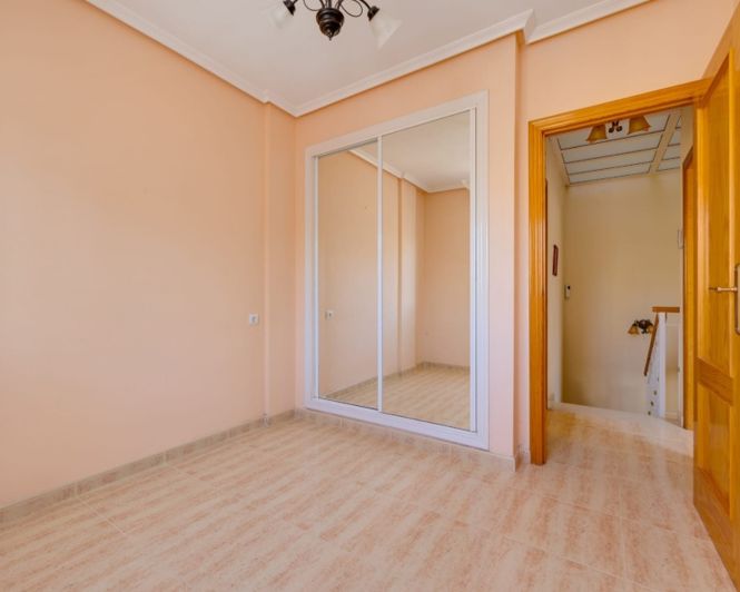 Image No.7-3 Bed Townhouse for sale