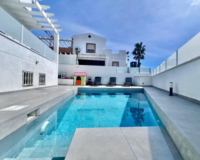 Image No.2-5 Bed Villa for sale