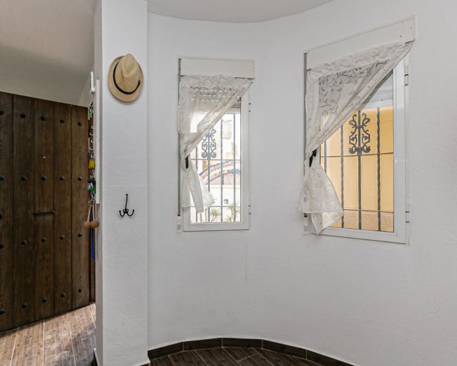 Image No.12-2 Bed Townhouse for sale