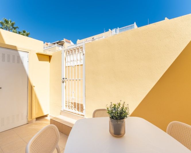 Image No.15-2 Bed Townhouse for sale