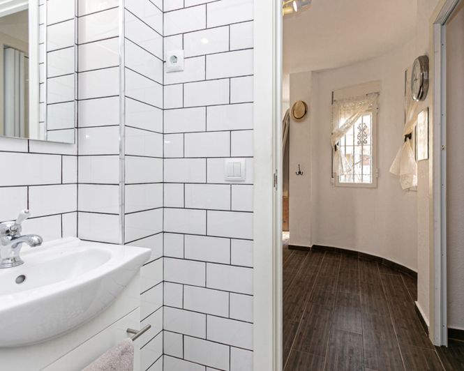 Image No.19-2 Bed Townhouse for sale