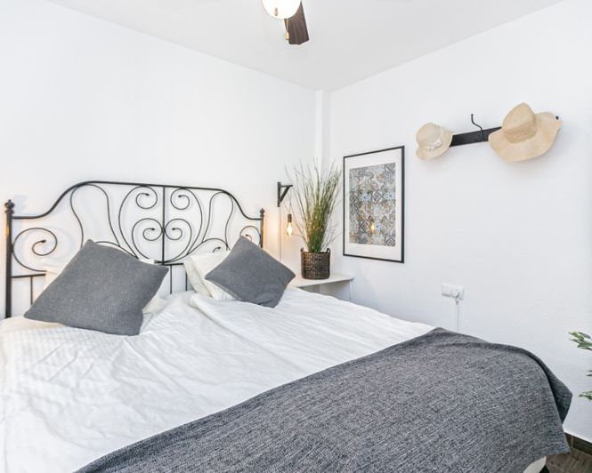 Image No.20-2 Bed Townhouse for sale