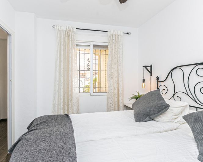 Image No.21-2 Bed Townhouse for sale