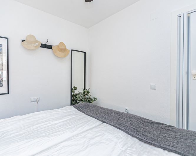 Image No.23-2 Bed Townhouse for sale