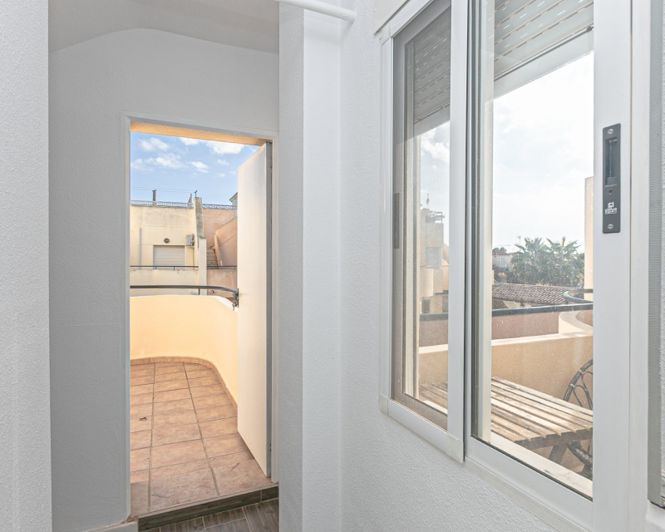 Image No.29-2 Bed Townhouse for sale