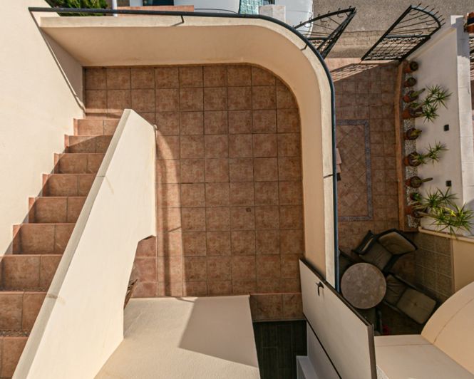 Image No.30-2 Bed Townhouse for sale