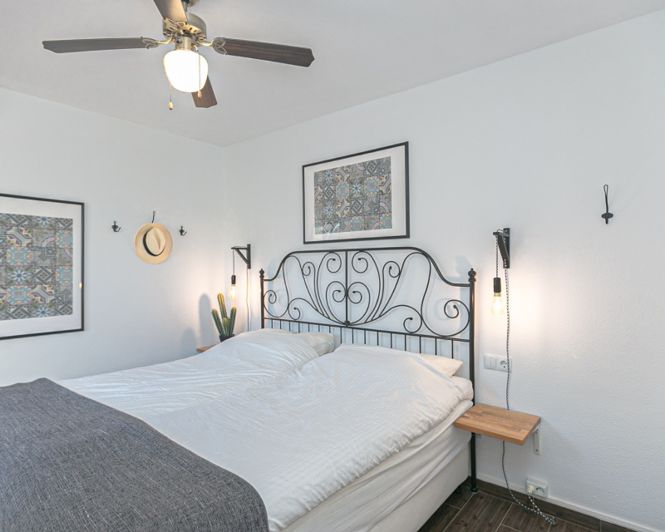 Image No.37-2 Bed Townhouse for sale