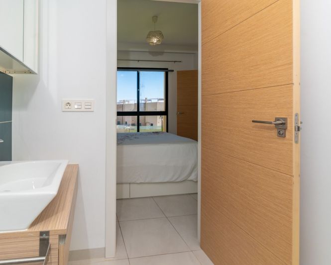 Image No.20-2 Bed Apartment for sale