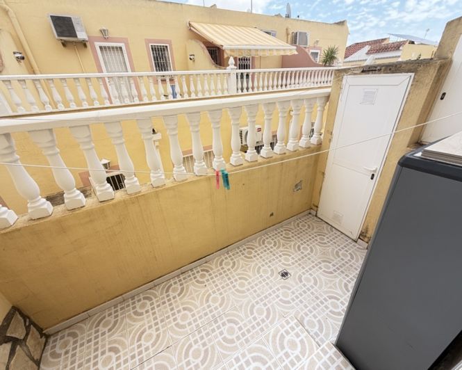 Image No.12-2 Bed Townhouse for sale