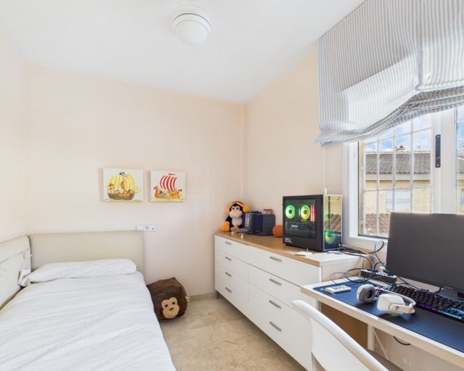 Image No.20-3 Bed Townhouse for sale