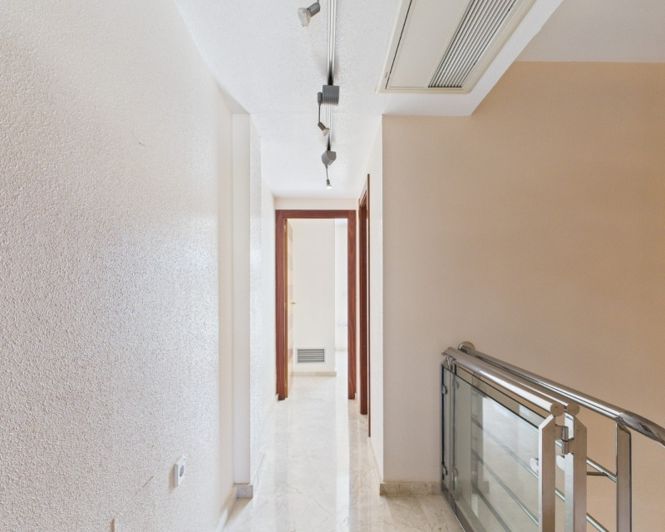 Image No.21-3 Bed Townhouse for sale