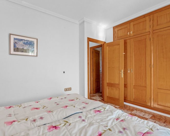 Image No.15-2 Bed Townhouse for sale