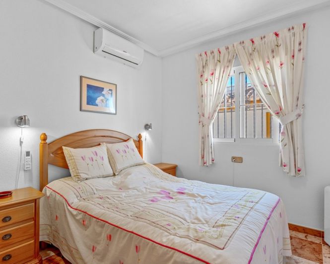 Image No.16-2 Bed Townhouse for sale