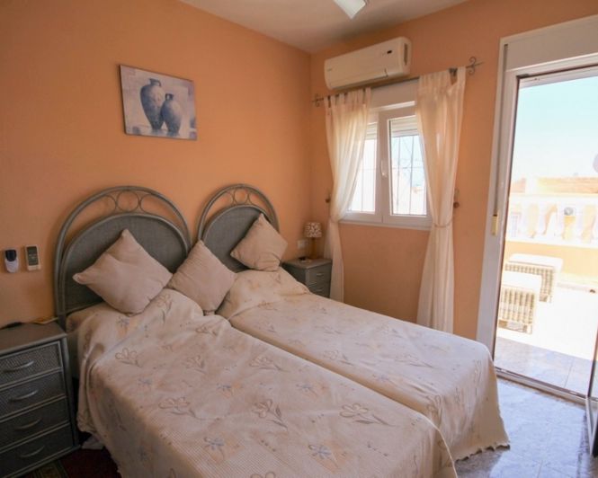 Image No.17-3 Bed Townhouse for sale