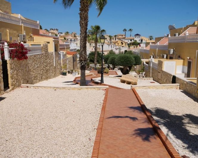 Image No.26-3 Bed Townhouse for sale